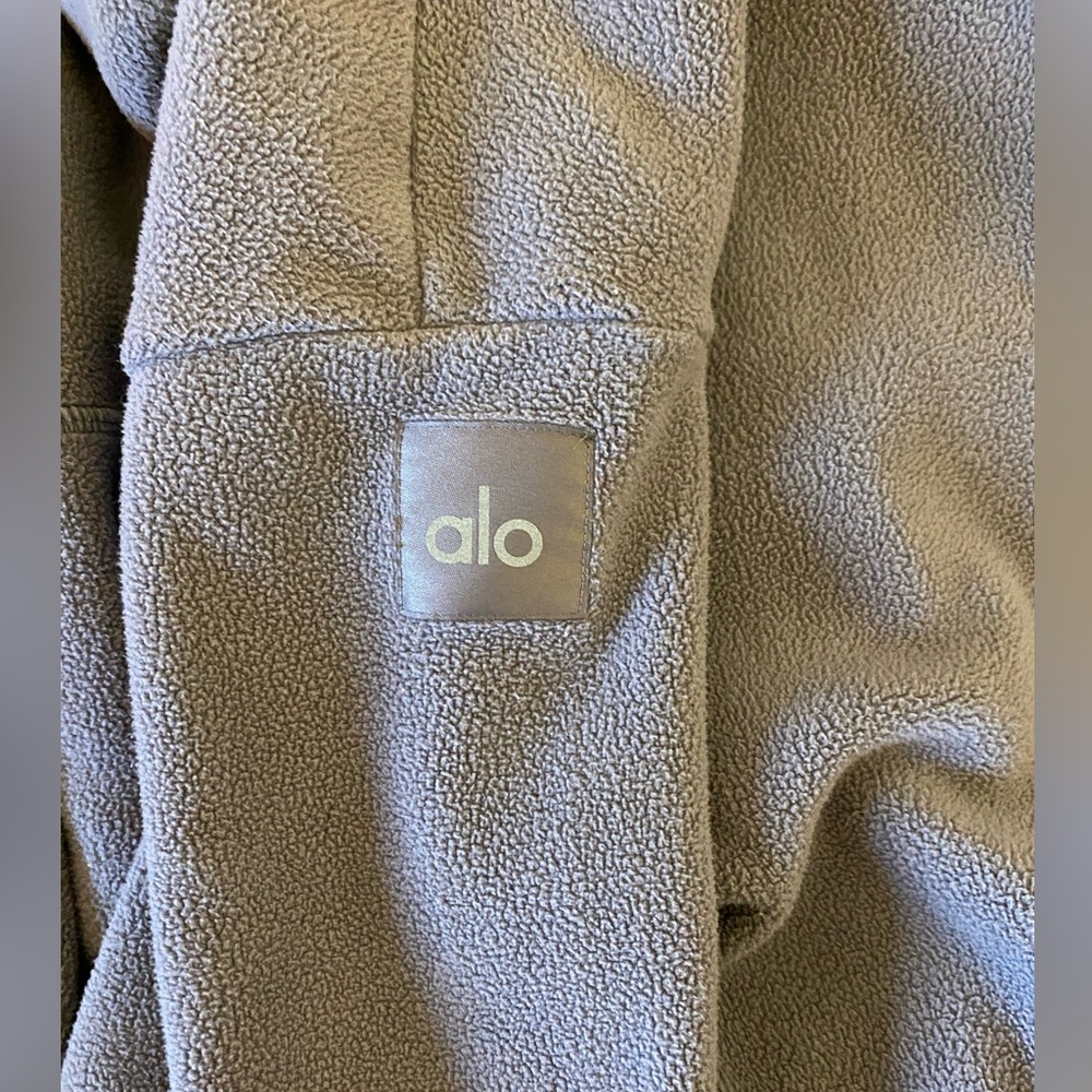 Alo Yoga mock neck sweater. Size m